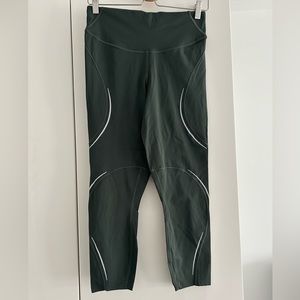 Lululemon green leggings with reflective detailing size 8